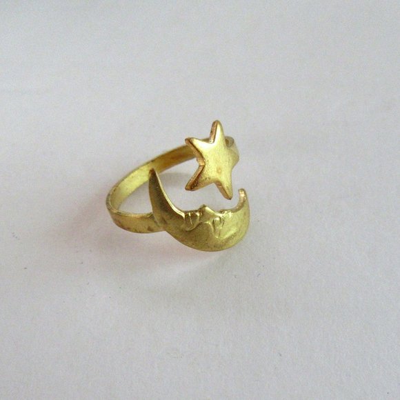 Crescent moon & star gold tone adjustable ring 7 - Picture 11 of 11